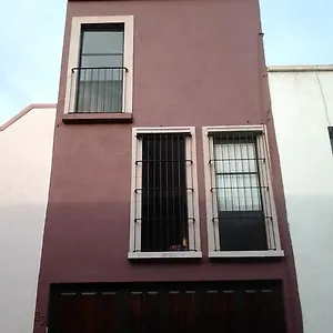 hostal-casa-purpura.hotels-in-queretaro.com/